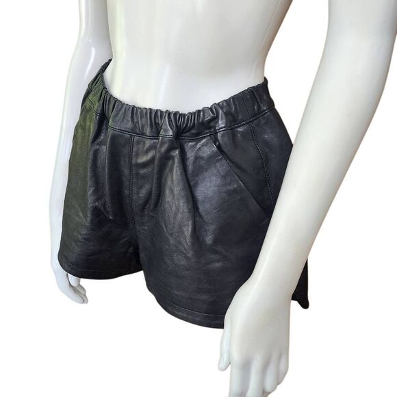 Mackage Collection Ibbie Black Leather Shorts (4) - Picture 4 of 8